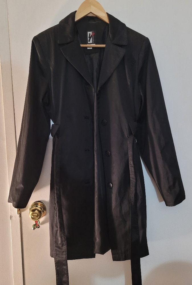 Black belted trench coat - size medium